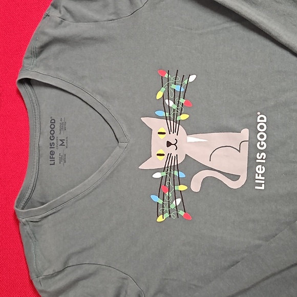 Life is Good Crusher Christmas Holiday string  lights Cat graphic green tee EUC - Picture 2 of 7